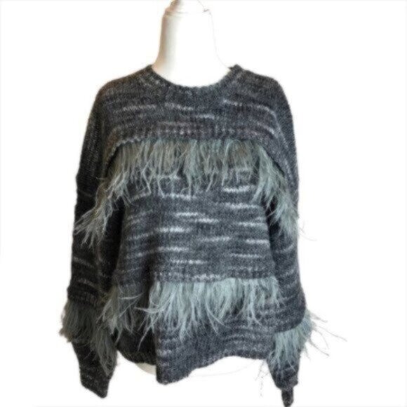NWT CINQ À SEPT Ostrich Feather Grey Warm Comfy Cozy Dressy Sweater Medium - Picture 4 of 12